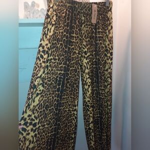 Odiva Leopard Print Wideleg Pants